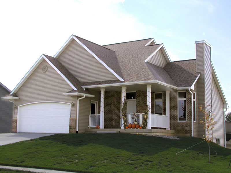 Front View of this 3-Bedroom, 1583 Sq Ft Plan - 101-1371