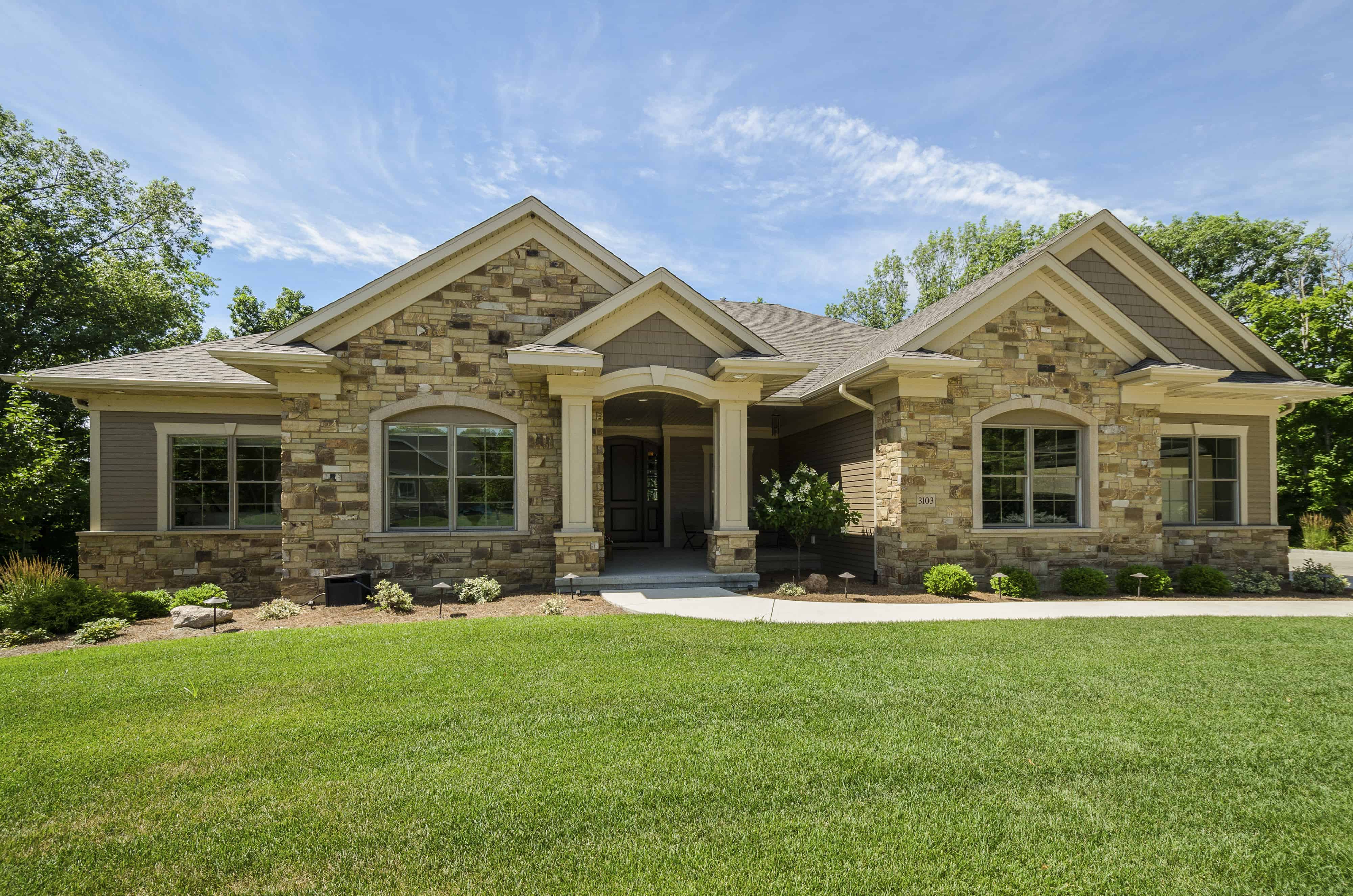 Traditional style Ranch home (ThePlanCollection: Plan #101-2028)