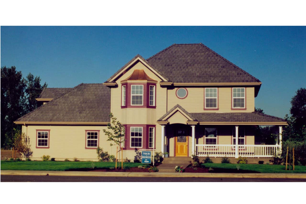 Colonial home (ThePlanCollection: Plan #108-1194)