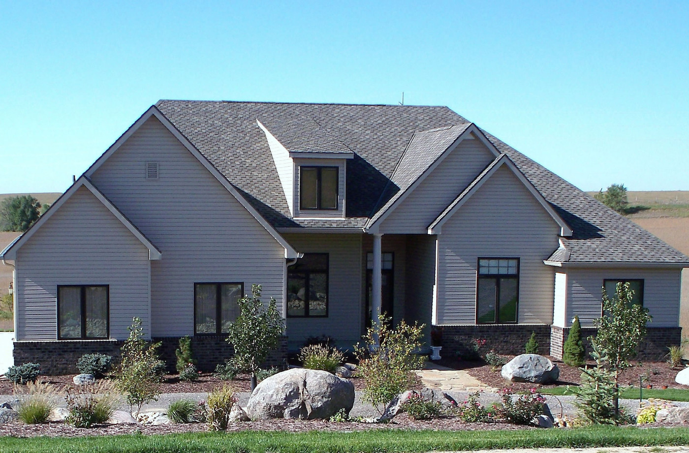 Color photograph of Country home plan (ThePlanCollection: House Plan #120-2122)