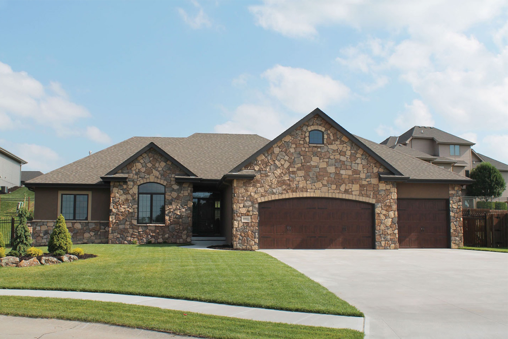 Color photograph of Country home plan (ThePlanCollection: House Plan #120-2550)