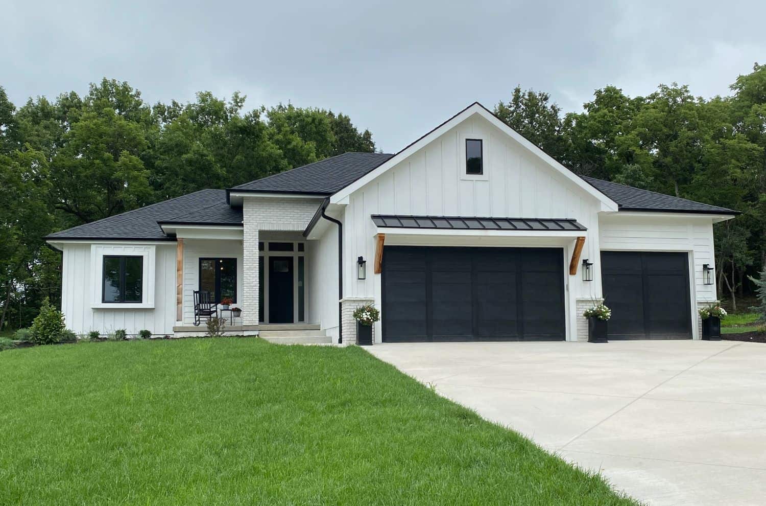 Front View of this 3-Bedroom,2077 Sq Ft Plan -120-2624