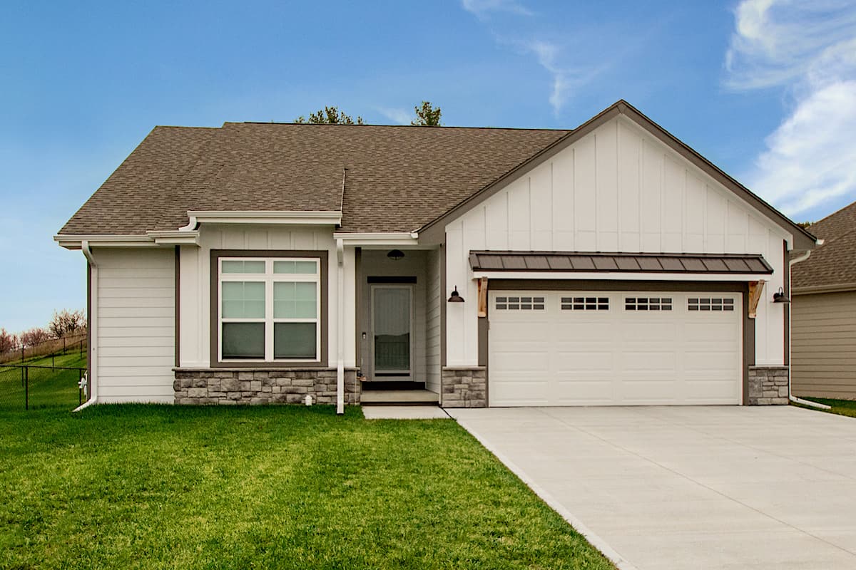 Ranch style house (ThePlanCollection: Plan #120-2647)