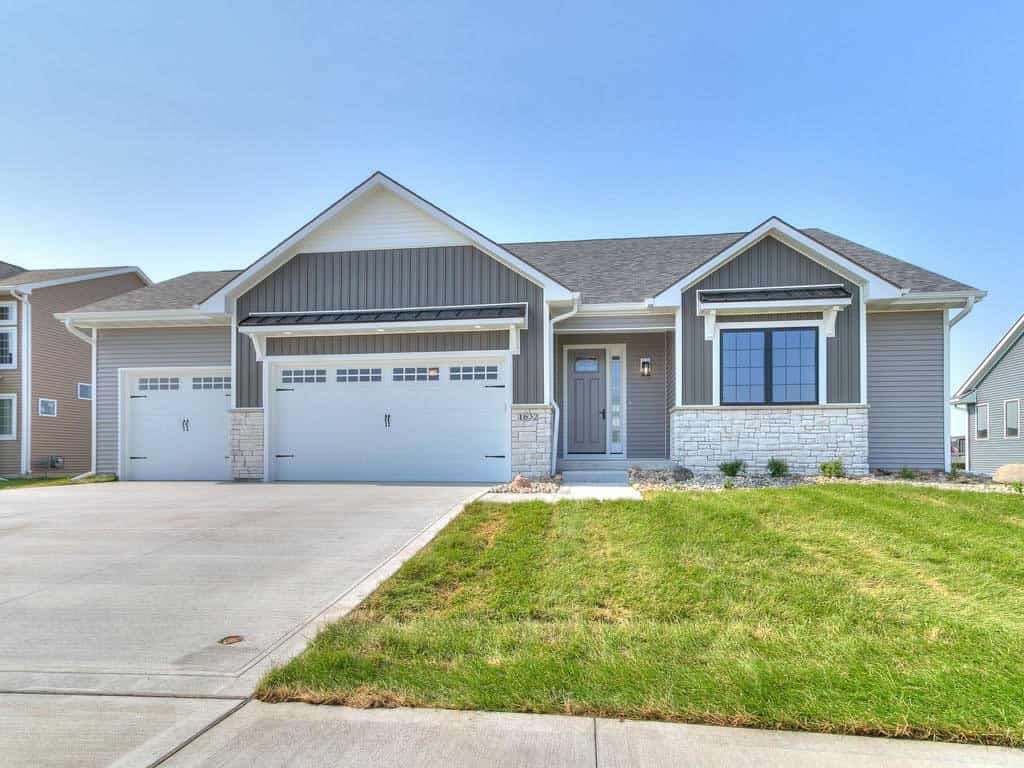 Front View of this 3-Bedroom,1642 Sq Ft Plan -120-2696