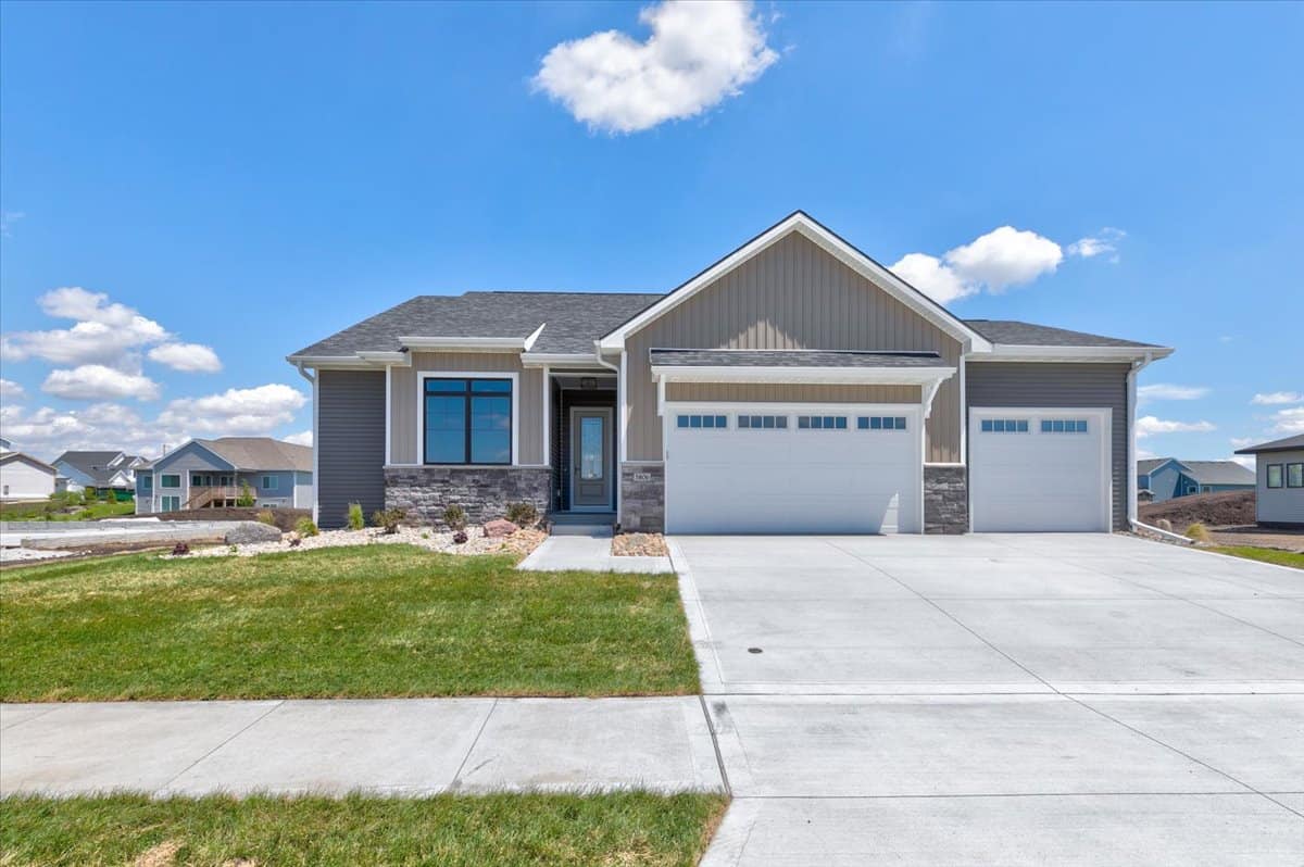 Front View of this 3-Bedroom,1603 Sq Ft Plan -120-2713