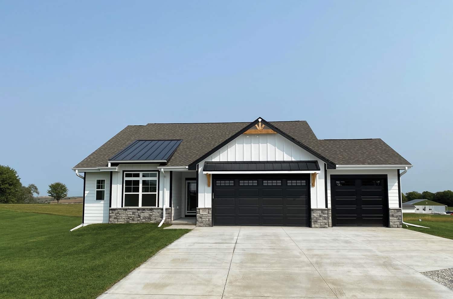 Front View of this 3-Bedroom, 1603 Sq Ft Plan - 120-2713