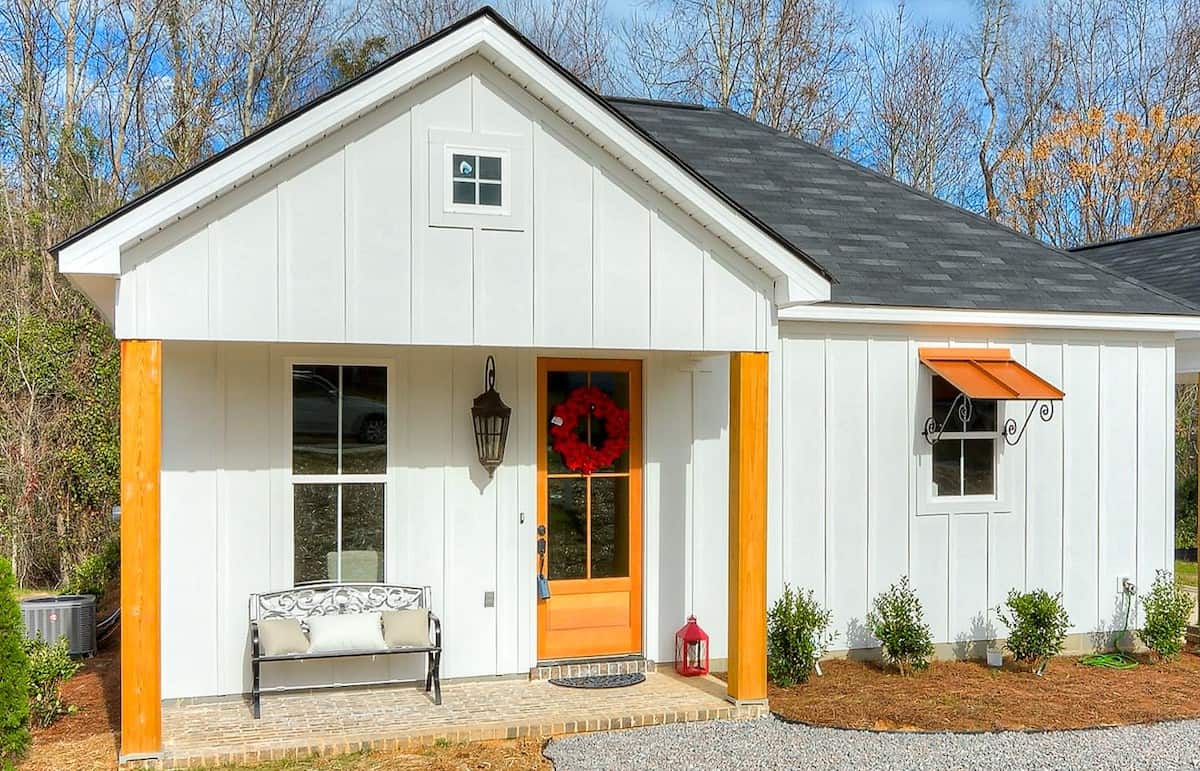 Front View of this 3-Bedroom,1320 Sq Ft Plan -123-1102