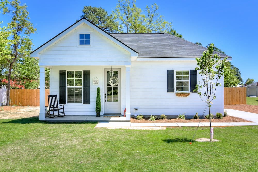 Ranch home (ThePlanCollection: Plan #123-1102)