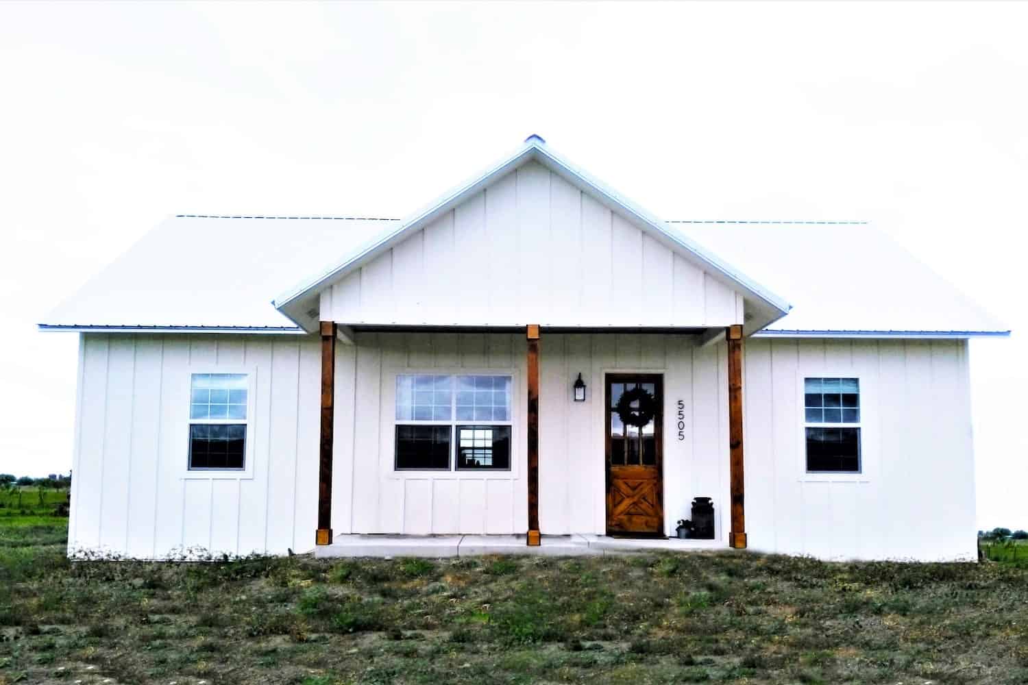 Front View of this 3-Bedroom,1035 Sq Ft Plan -123-1116