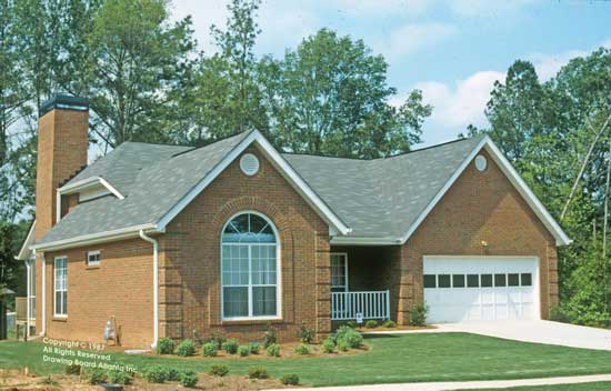Front elevation of Ranch home (ThePlanCollection: House Plan #124-1027)