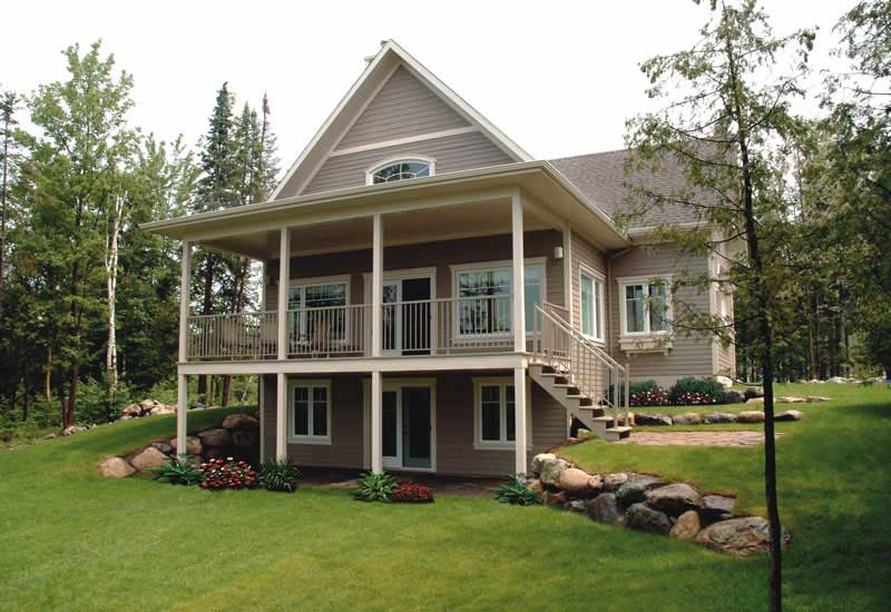 Color photograph of Southern home plan (ThePlanCollection: House Plan #126-1287)