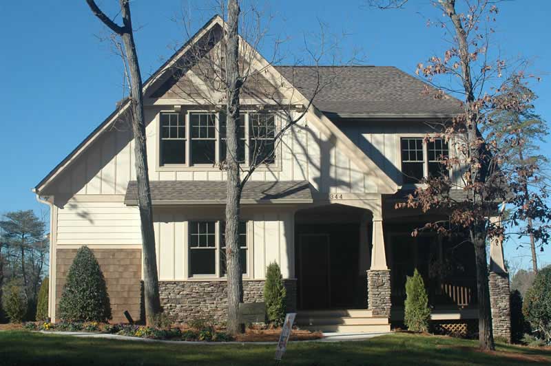 Front elevation of Craftsman home (ThePlanCollection: House Plan #127-1064)