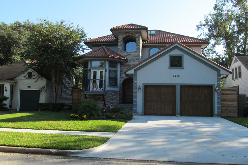 Front Elevation Photo of this Southern House (#132-1627) at The Plan Collection.