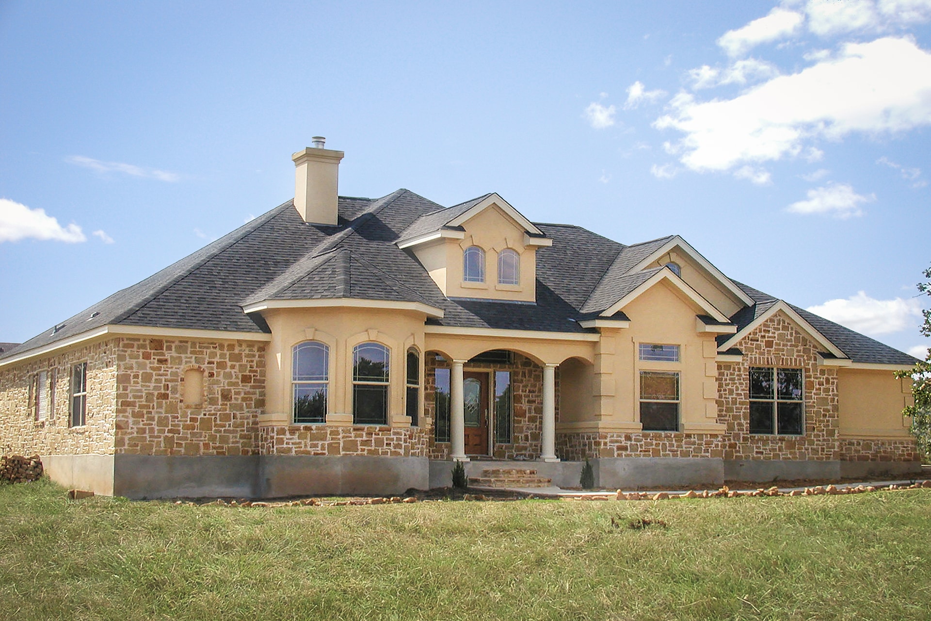 Front photo of Texas Style home (ThePlanCollection: House Plan #136-1029)