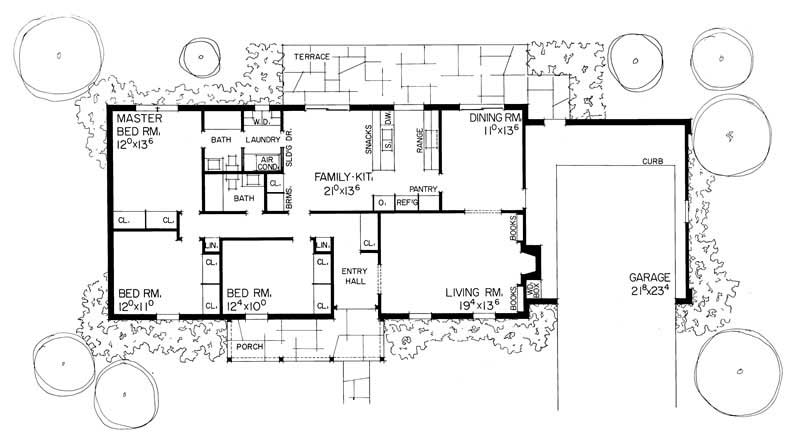 Floor Plan First Story of Colonial Plan #137-1161