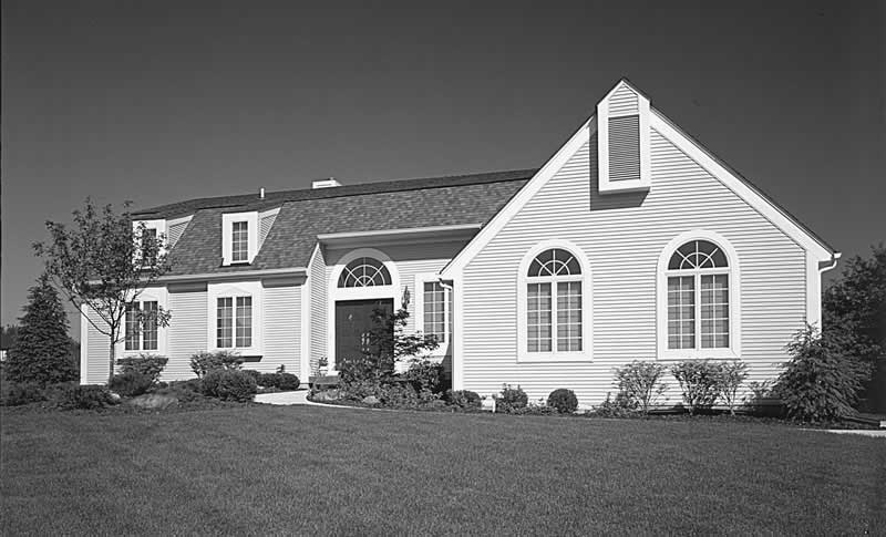 Country home (ThePlanCollection: Plan #137-1457)