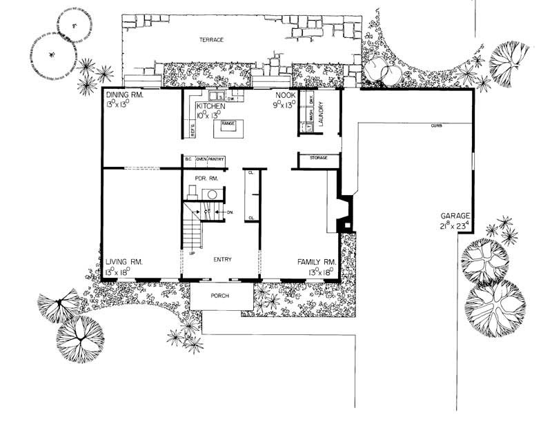 Floor Plan First Story of Colonial Plan #137-1640