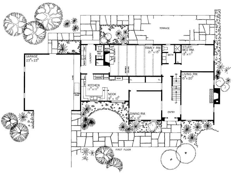 Floor Plan First Story of Colonial Plan #137-1658