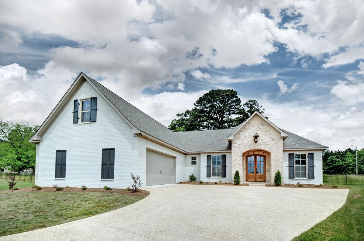 Country Ranch home (ThePlanCollection: House Plan #140-1092)