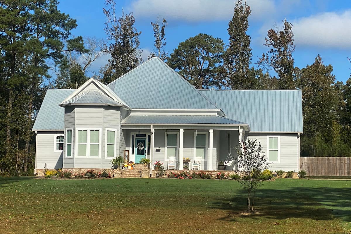 Country Ranch home (ThePlanCollection: Plan #140-1113)