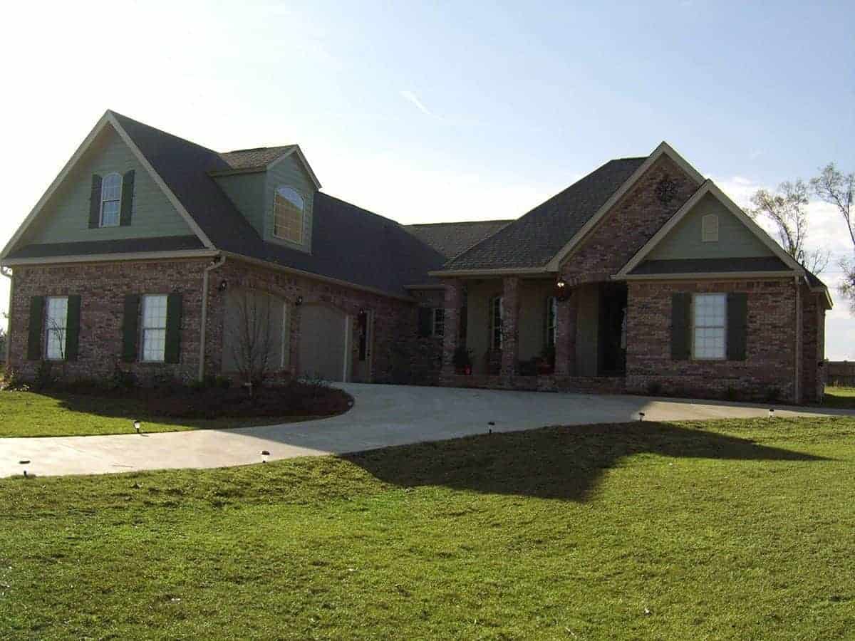 Front View of this 4-Bedroom,2500 Sq Ft Plan -141-1097