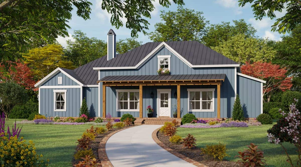 Front elevation of Country home (ThePlanCollection: House Plan #141-1336)