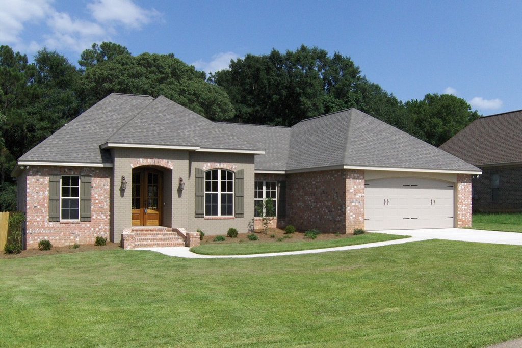 Color photo Acadian House Plan #142-1002.