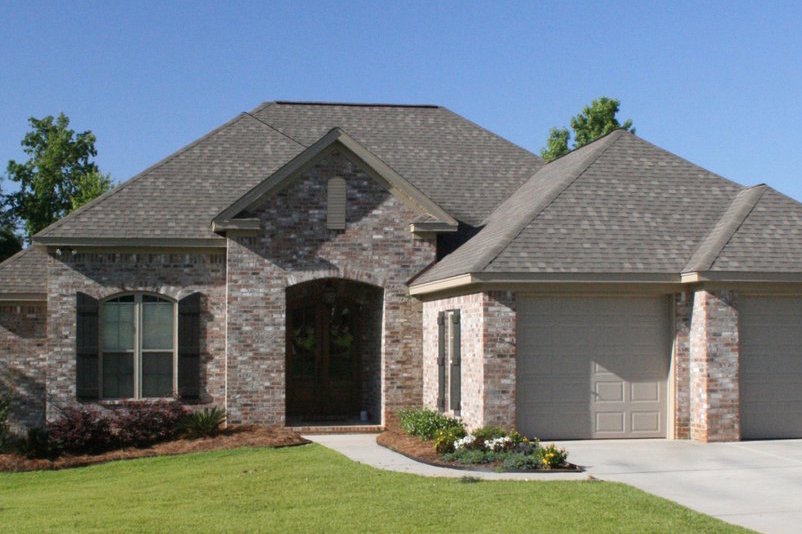 Front photo of Country home plan (House Plan #142-1049)