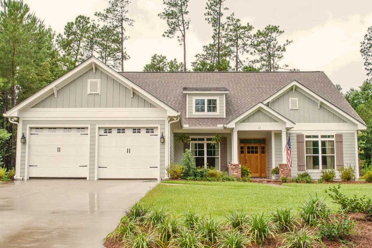 Country style Craftsman home (ThePlanCollection: Plan #142-1051)