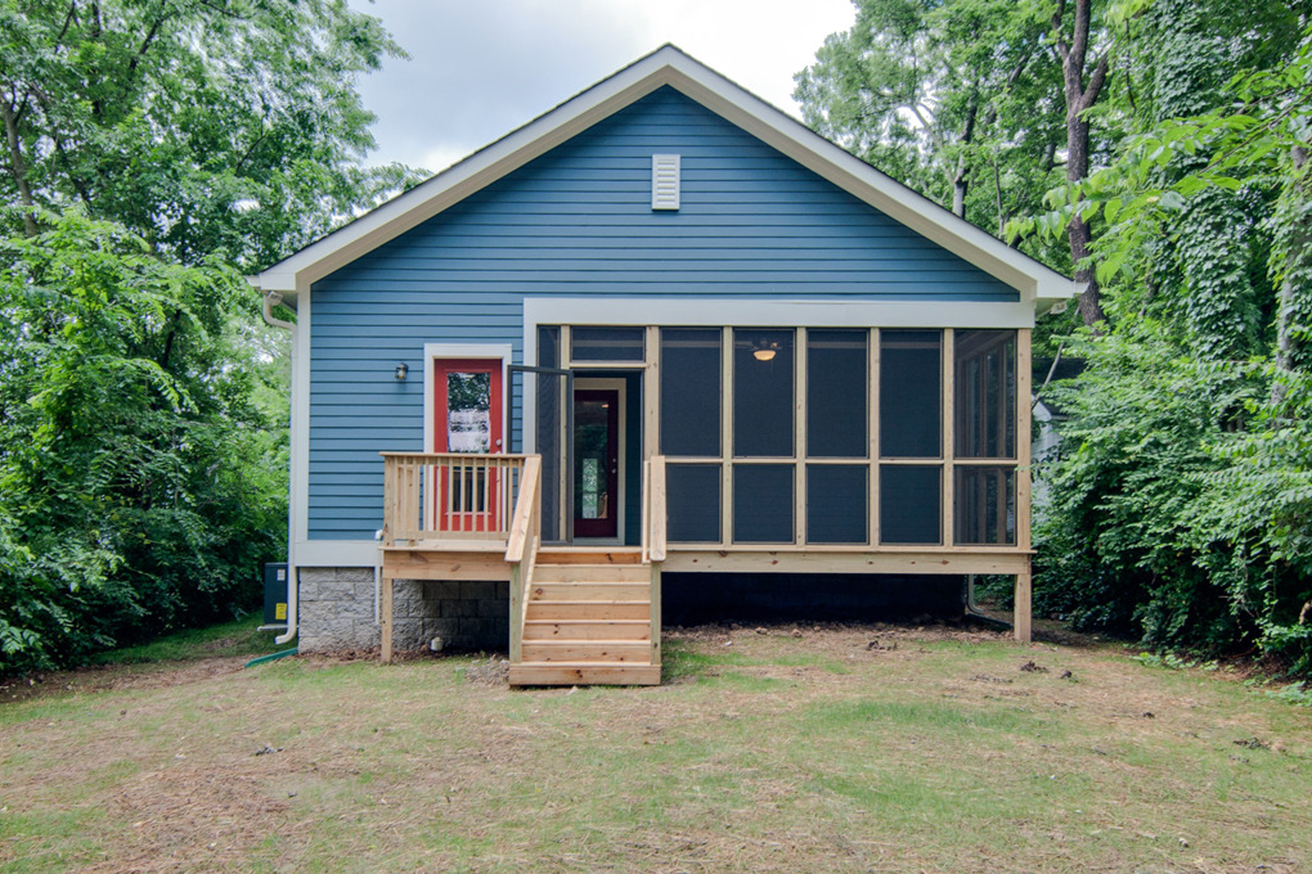 Home Plan Rear Elevation of this 3-Bedroom,1396 Sq Ft Plan -142-1055