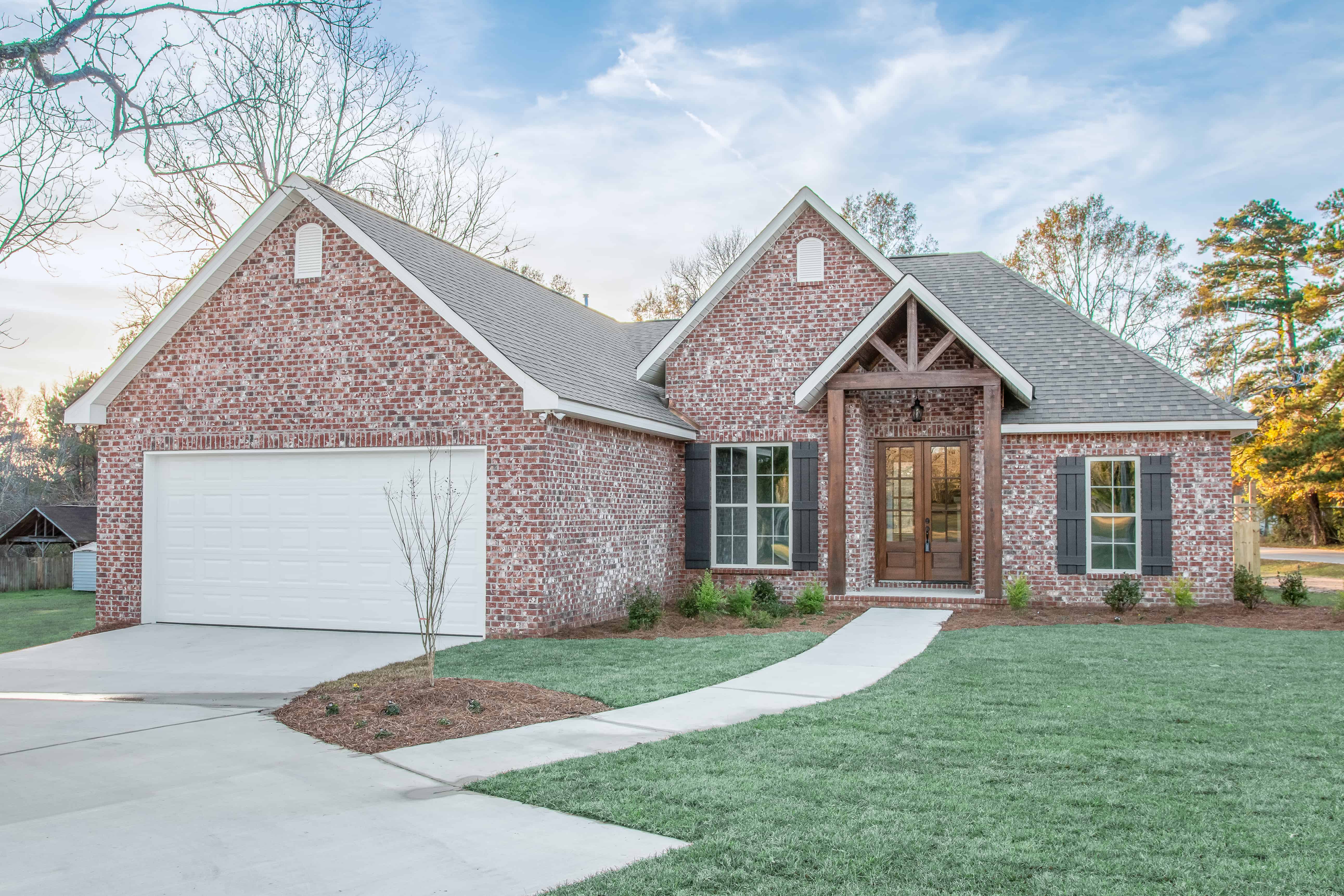 Front View of this 3-Bedroom,1778 Sq Ft Plan -142-1076