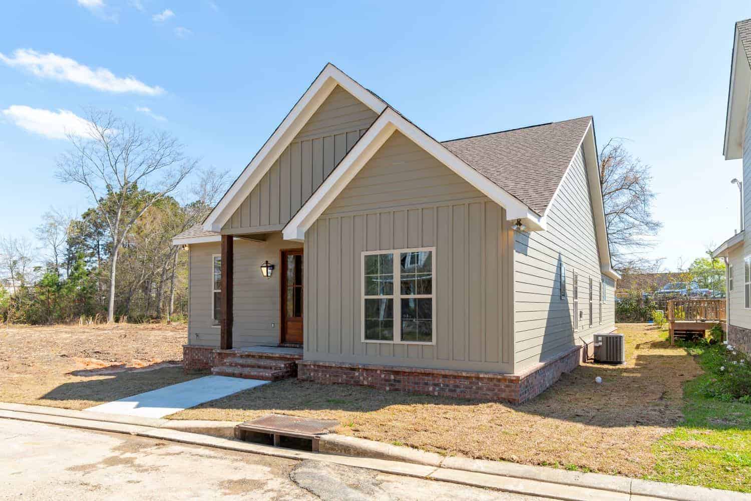 Home Plan Right Elevation of this 3-Bedroom,1450 Sq Ft Plan -142-1123