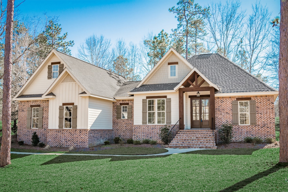 Color photograph of Traditional home plan (ThePlanCollection: House Plan #142-1187)