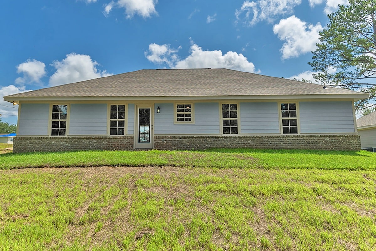 Rear View of this 3-Bedroom,1232 Sq Ft Plan -1232