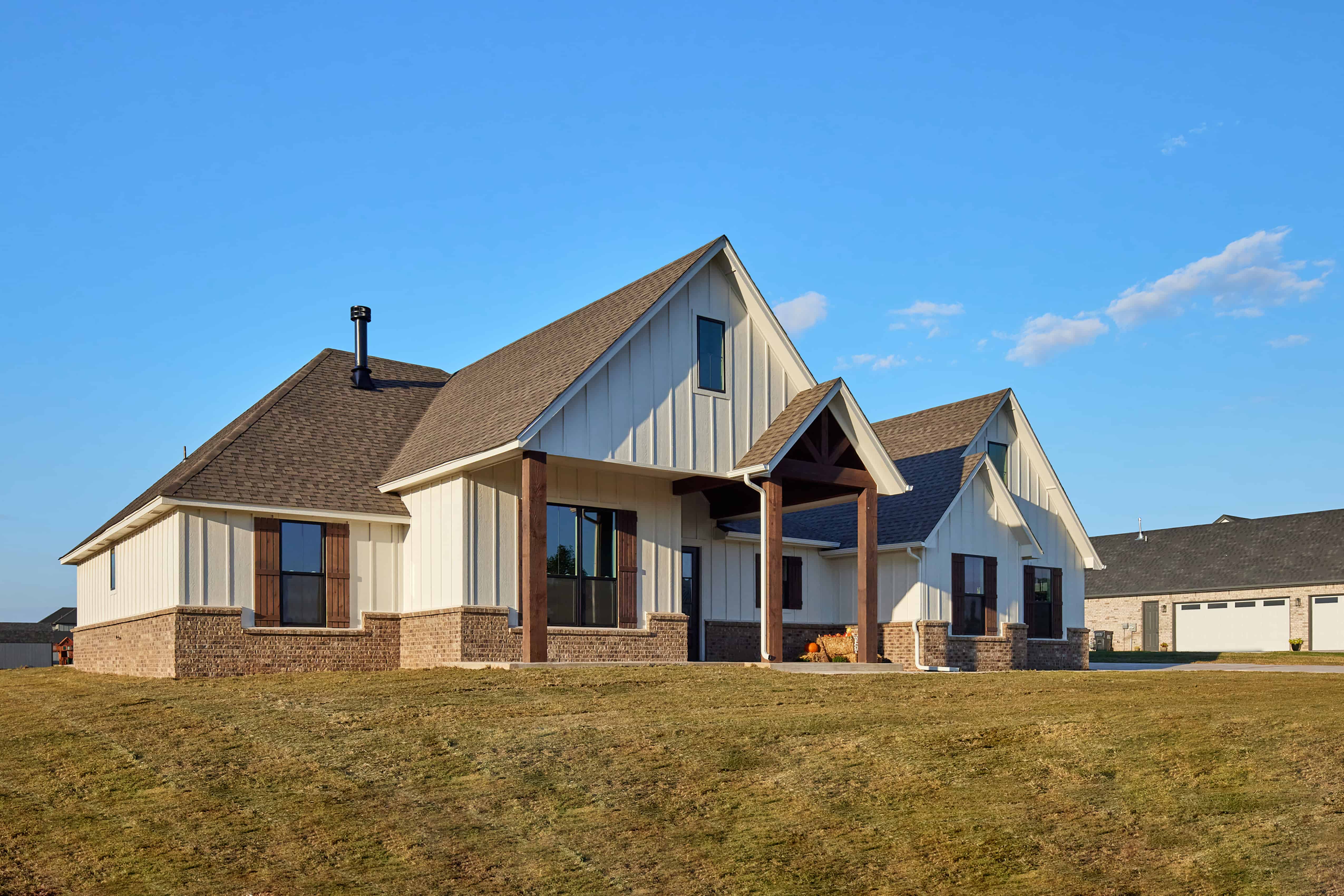 Left Side View of this 4-Bedroom, 2373 Sq Ft Plan - 142-1204