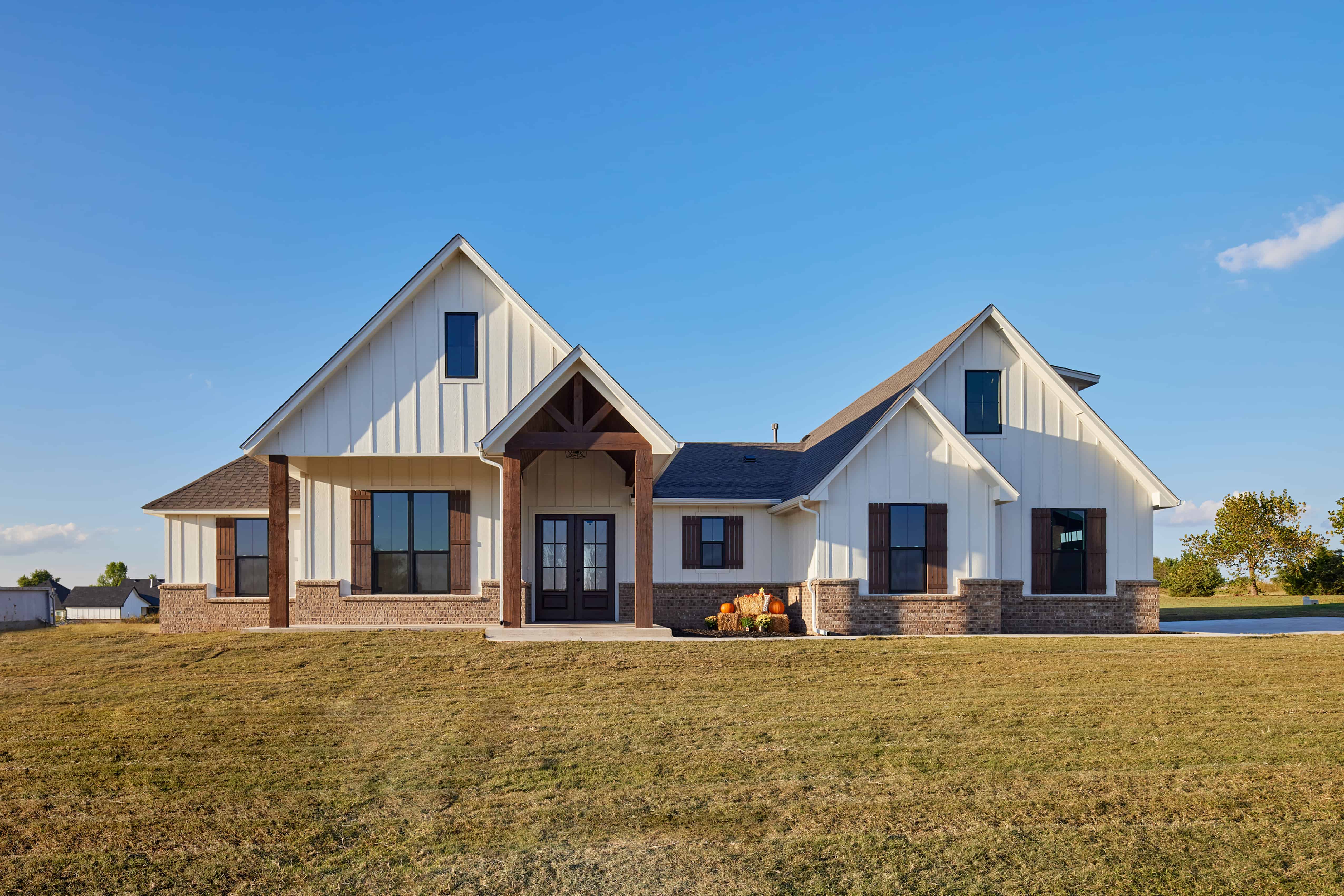 Front View of this 4-Bedroom, 2373 Sq Ft Plan - 142-1204