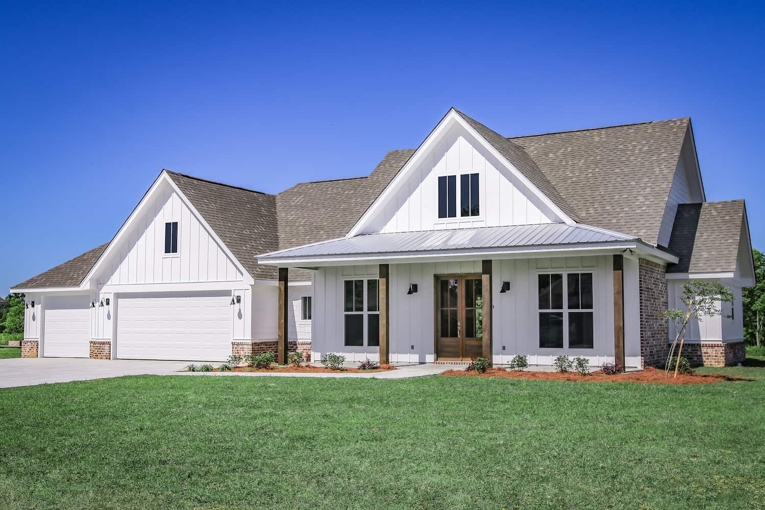Country Ranch home (ThePlanCollection: Plan #142-1267)