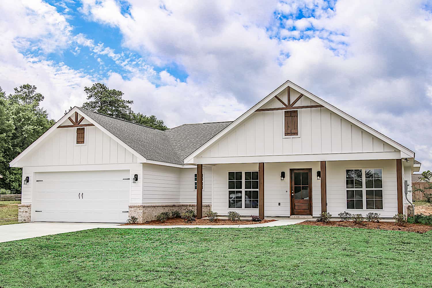 Rustic Ranch house design (ThePlanCollection: Plan #142-1271)
