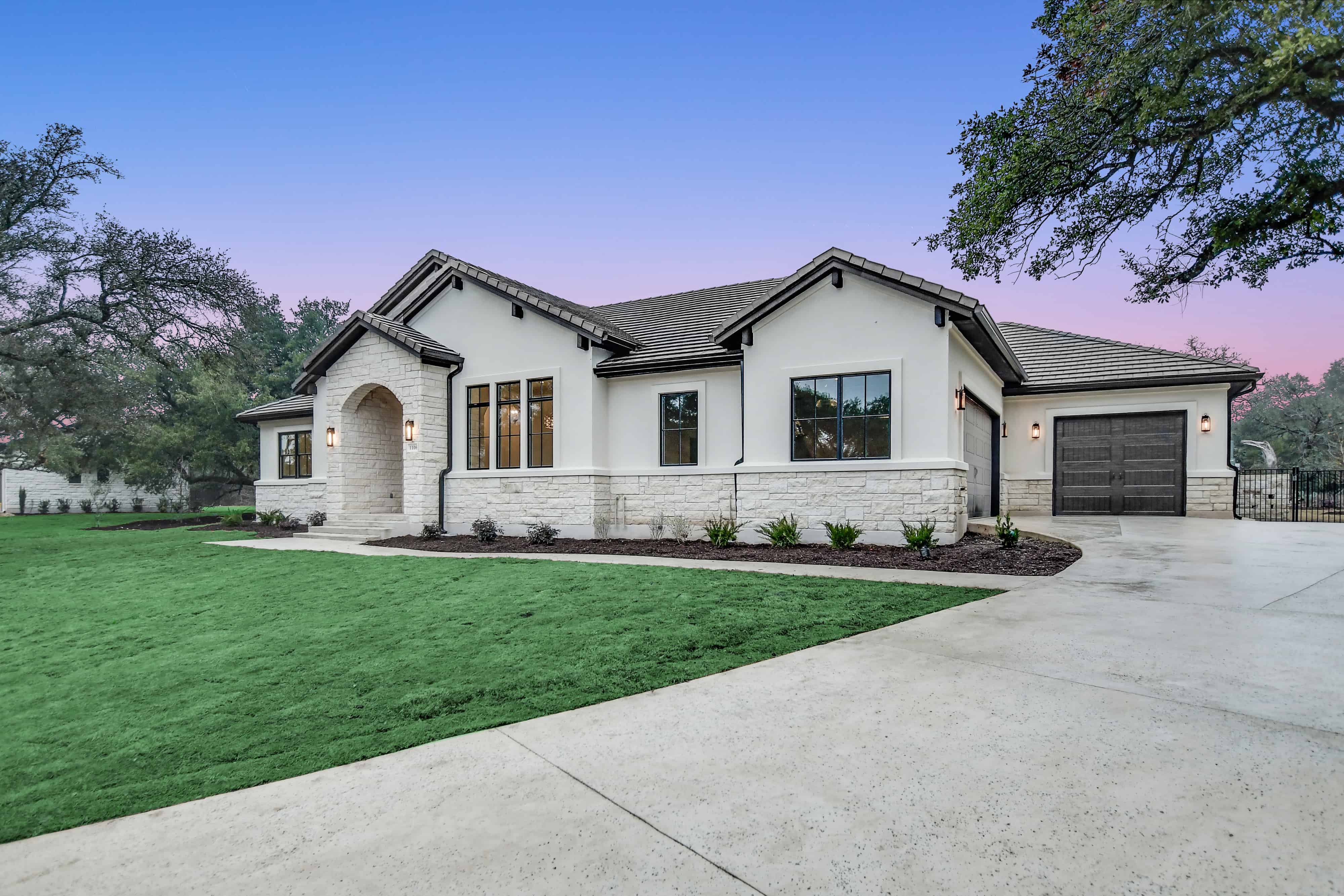 Front View of this 3-Bedroom, 3078 Sq Ft Plan - 142-1275