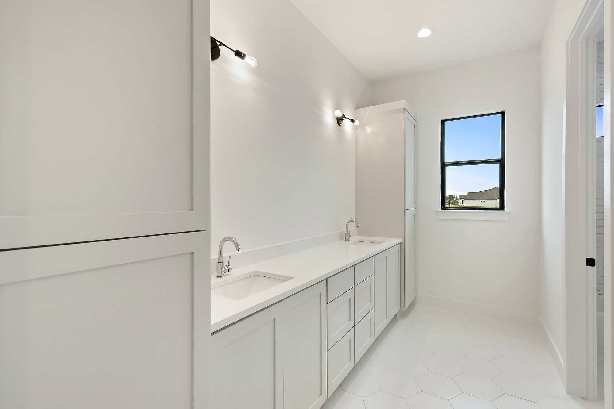 Bathroom of this 4-Bedroom,3055 Sq Ft Plan -142-1439