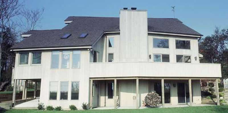 Front view of Contemporary home (ThePlanCollection: House Plan #146-1618)