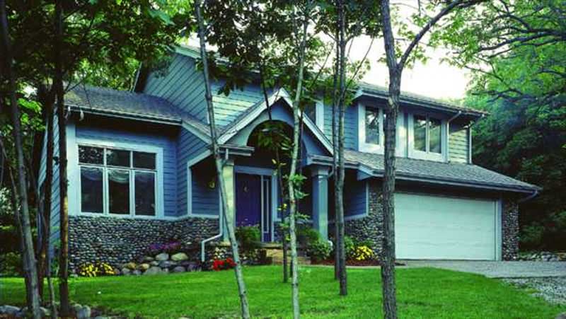 Front view of Country home (ThePlanCollection: House Plan #146-2544)