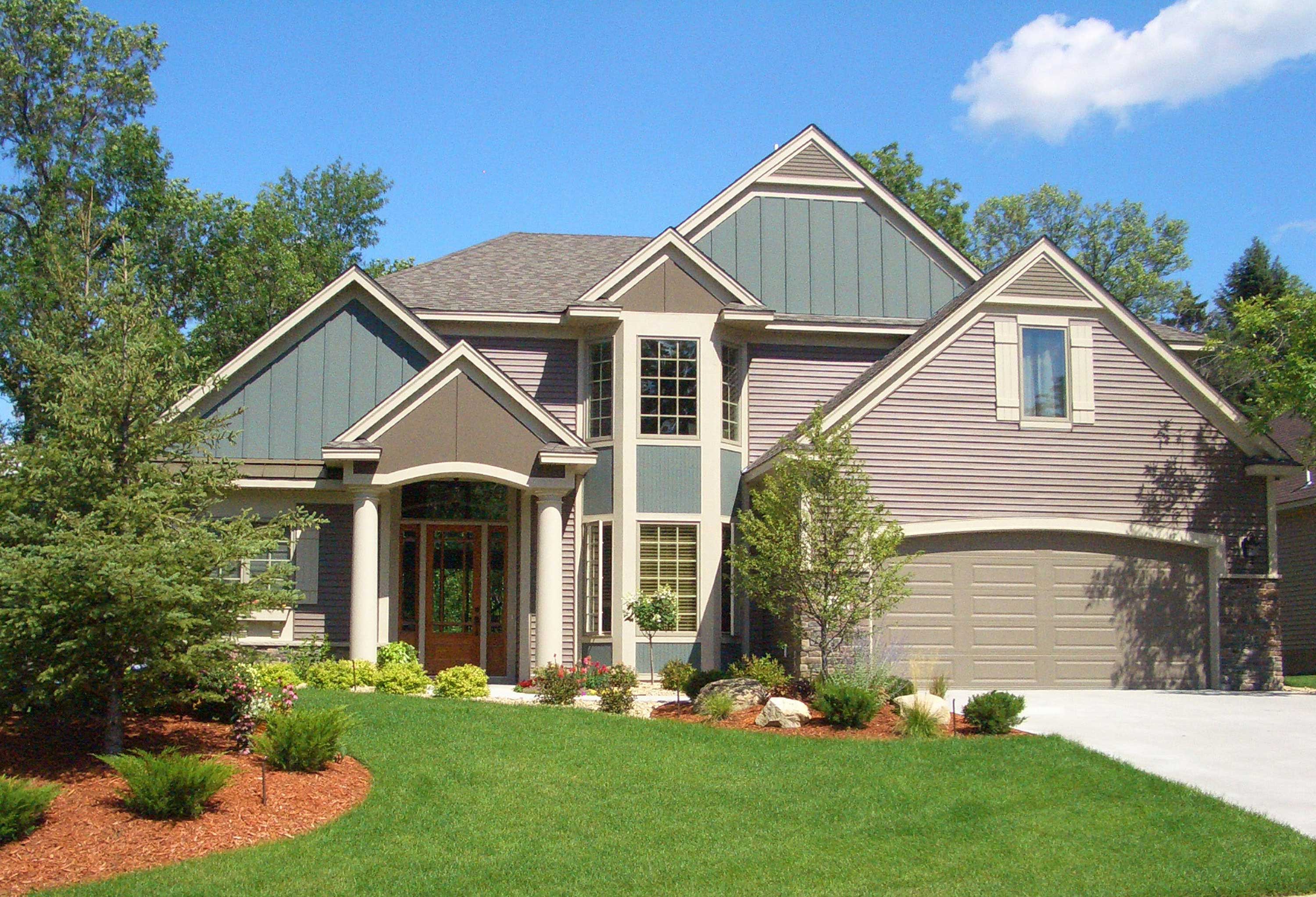 Front view of Country home (ThePlanCollection: House Plan #146-2707)