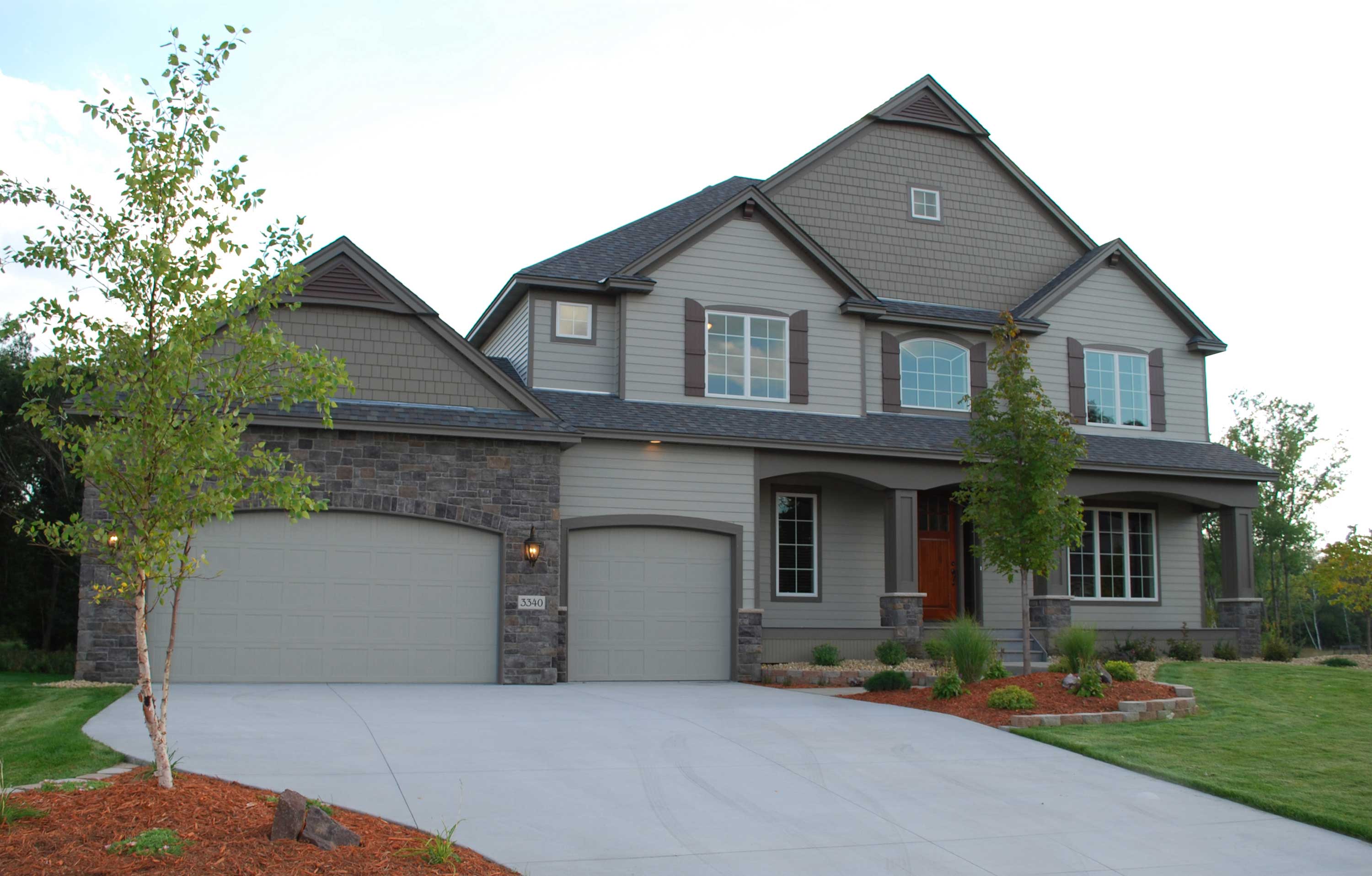 Front view of Craftsman home (ThePlanCollection: House Plan #146-2777)