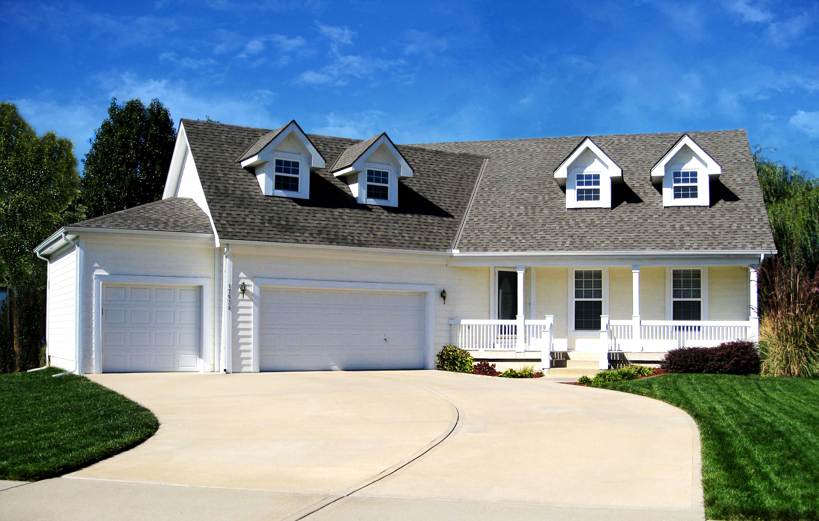 Color photograph of House Plan #147-1077