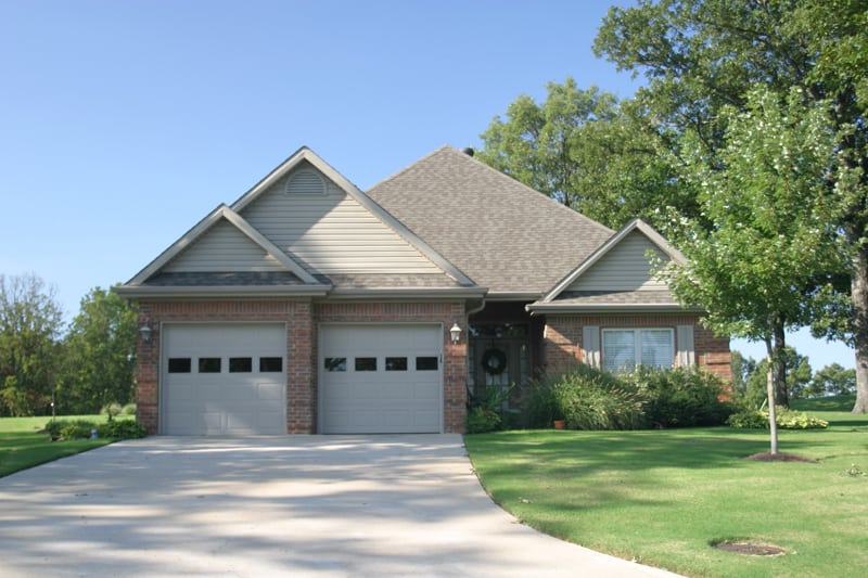 Front elevation of Country home (ThePlanCollection: House Plan #153-1499)
