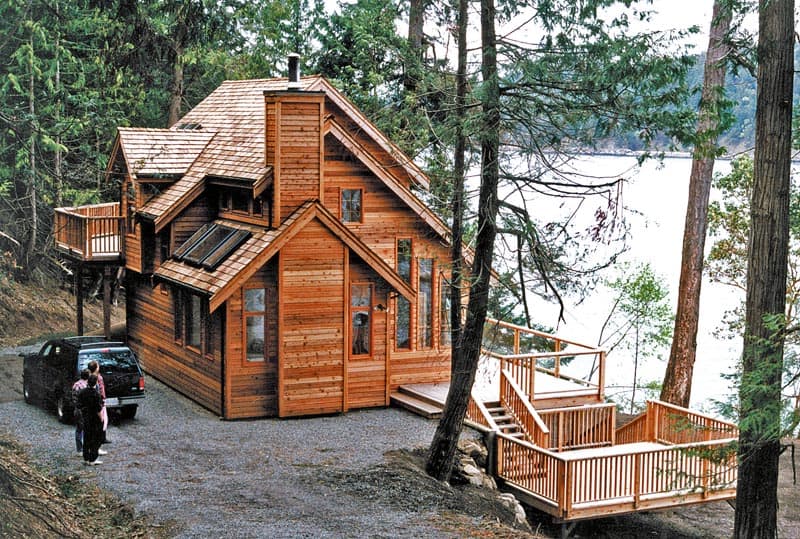 Rustic vacation home (ThePlanCollection: Plan #160-1037)