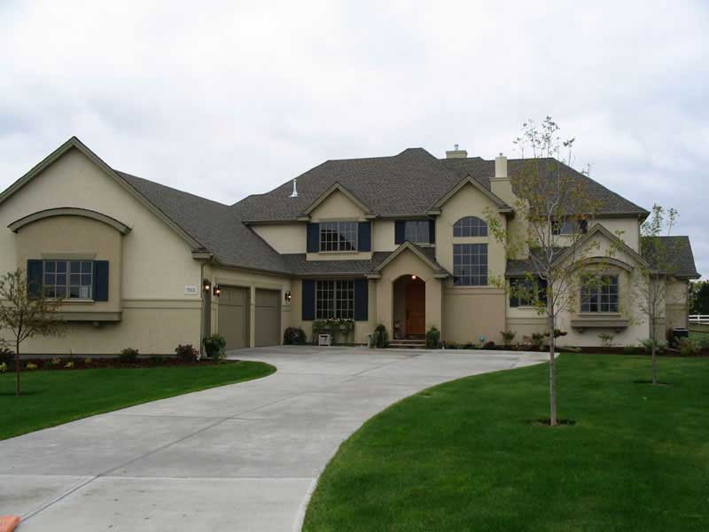 Front elevation of Country home (ThePlanCollection: House Plan #161-1020)