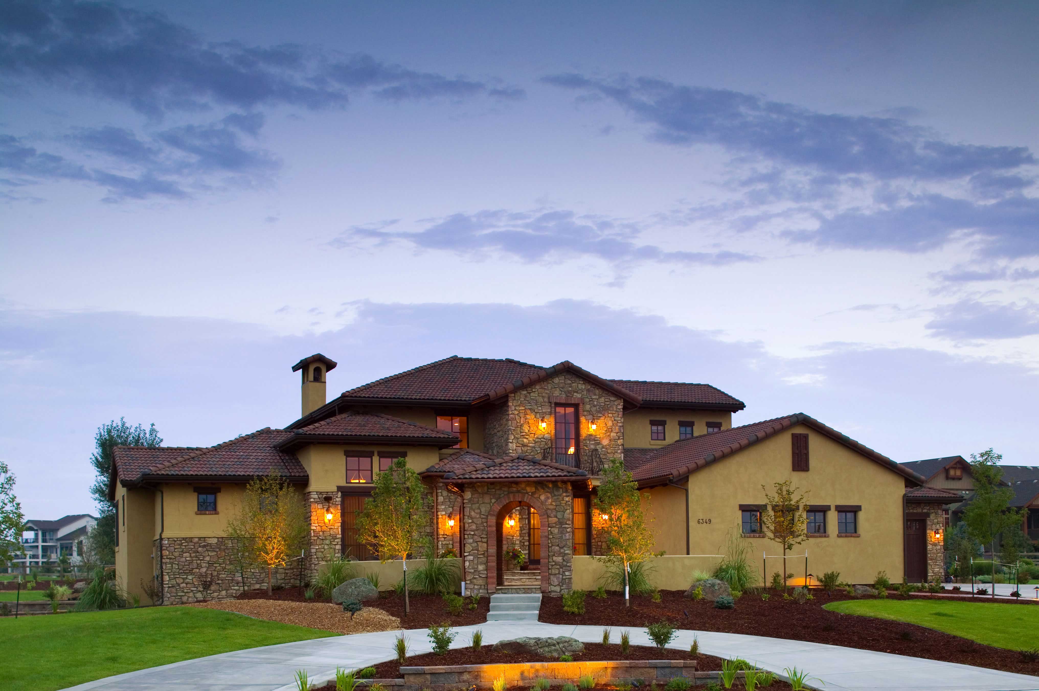 Luxury Plans RF-1180 color photo.