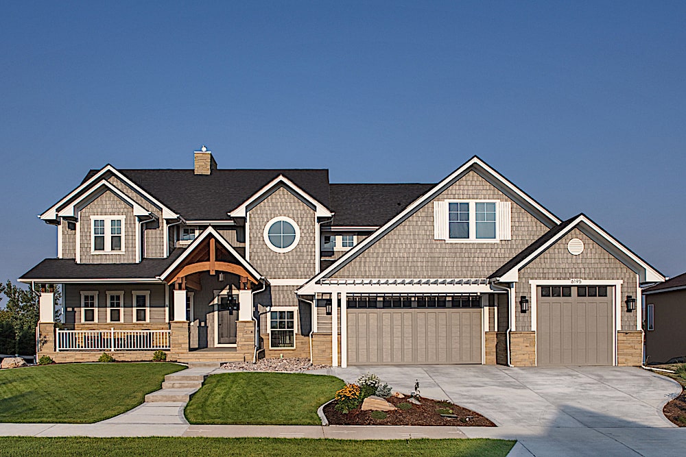 Craftsman home (ThePlanCollection: Plan #161-1102)